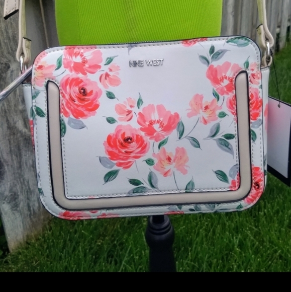 WALLET SOLD Nine West Floral Crossbody + Wallet - Picture 3 of 13
